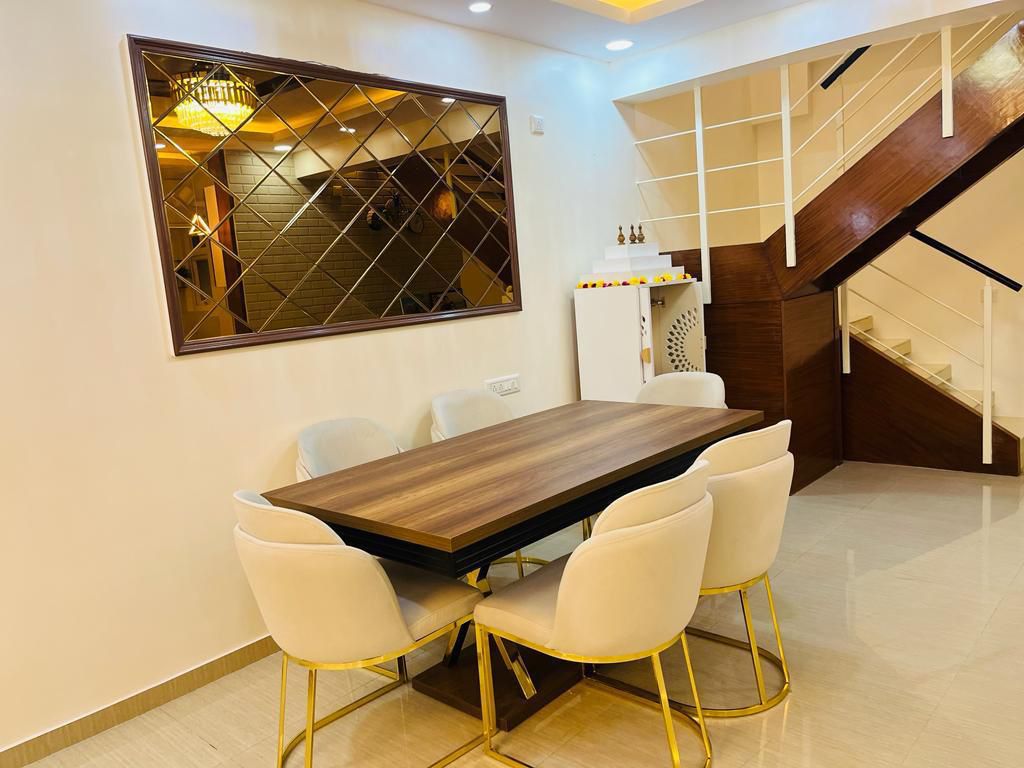 Elegant dining room mirror accent wall